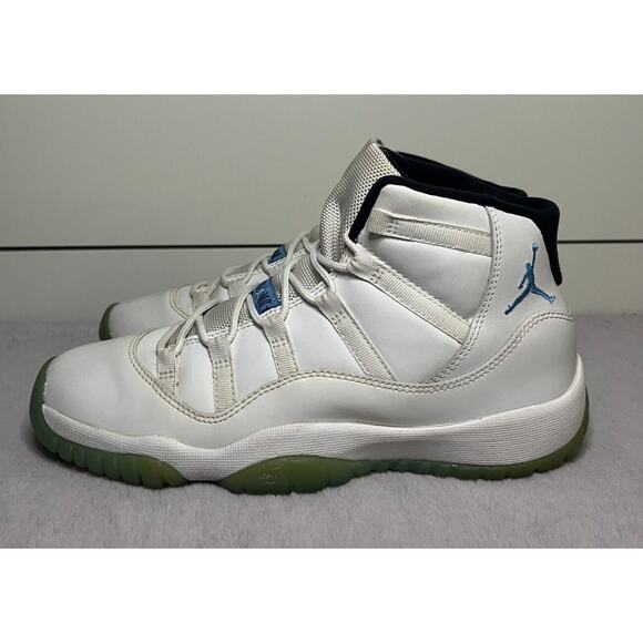 Jordan 11 Retro High Legend Blue US 7Y (Authentic & Great Condition- No Damage) - Picture 4 of 9
